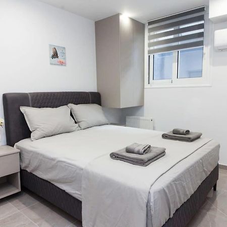 Ferienwohnung Brand New Urban Getaway Next To Megaro Mousikis Athen Exterior foto