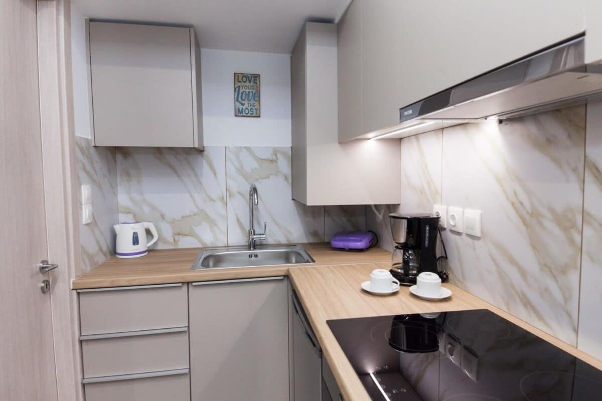 Ferienwohnung Brand New Urban Getaway Next To Megaro Mousikis Athen Exterior foto