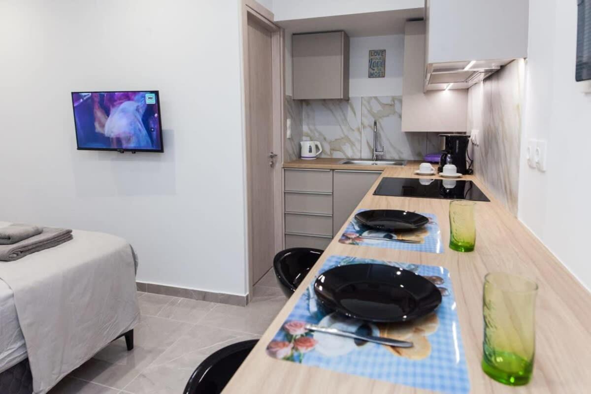 Ferienwohnung Brand New Urban Getaway Next To Megaro Mousikis Athen Exterior foto