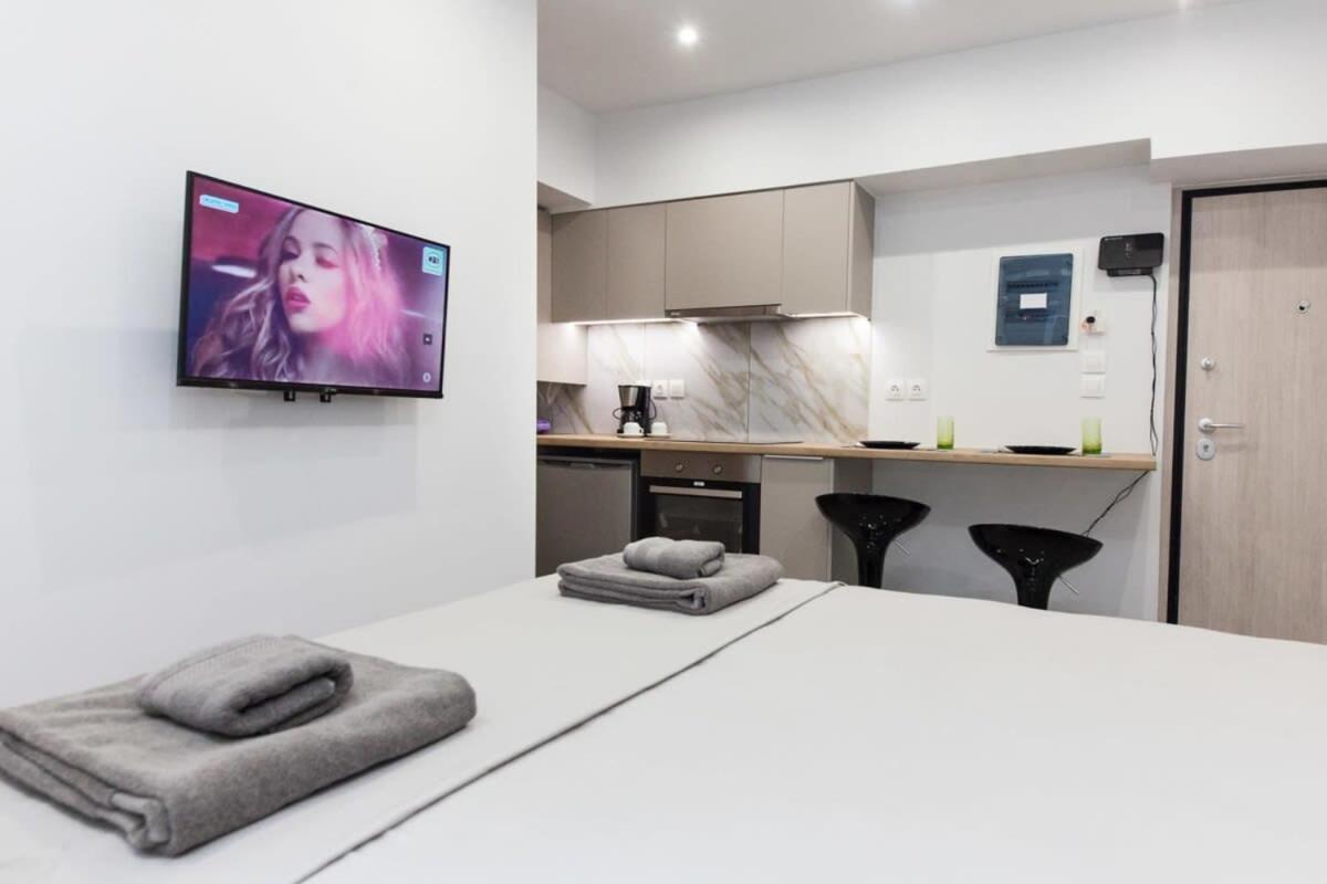 Ferienwohnung Brand New Urban Getaway Next To Megaro Mousikis Athen Exterior foto